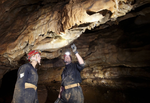 Exploración de espeleología 